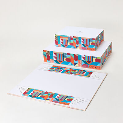 Embossed Magnetic Closure Gift Box Portable Folding Magnetic Gift Box