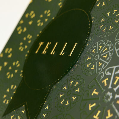 Embossed Magnetic Closure Gift Box Portable Folding Magnetic Gift Box