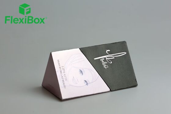 جعبه هدیه آرایشی مثلثی با درب تاشو، رنگ‌بندی دوگانه و تصویرسازی خطی، جعبه بسته‌بندی آرایشی سفارشی برای برق لب و سرم